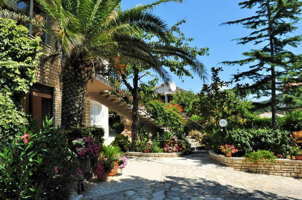 Apartments Angela Kampor المظهر الخارجي الصورة